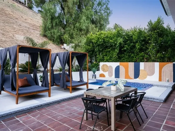 23413 Oxnard St, Woodland Hills, CA 91367