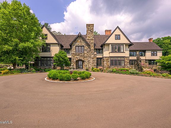 3rd image of 399 Under Mountain Rd