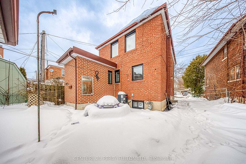 Toronto House for rent - 4 Bedrooms — photo 29
