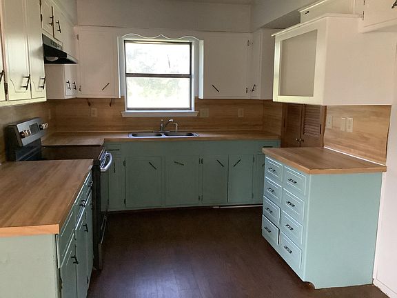 3rd image of 1106 N Park St