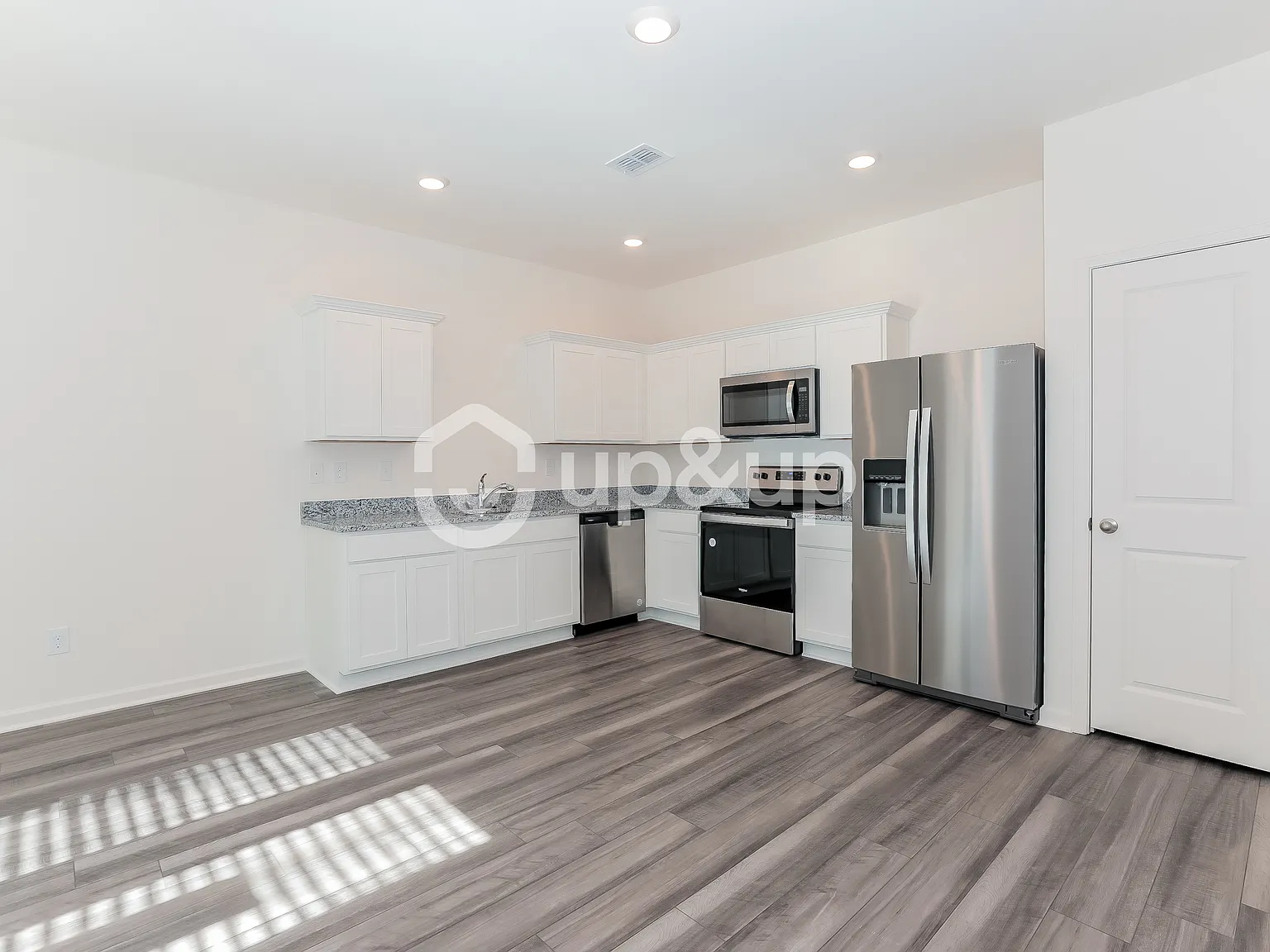 3 bed, 2.5 bath, 1421 sqft, $1,799 — Photo 3