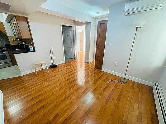 4th image of 140-22 Beech Ave #2