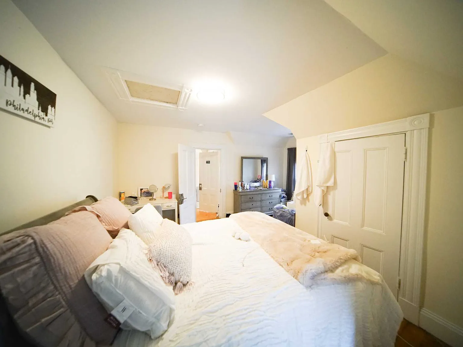 7 bed, $9,800 — Photo 2