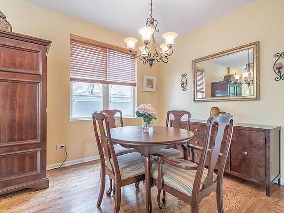 4th image of 2903 N Wolcott Ave Unit B