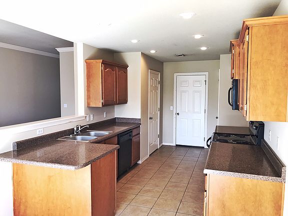 3rd image of 308 E Sweetwater Dr