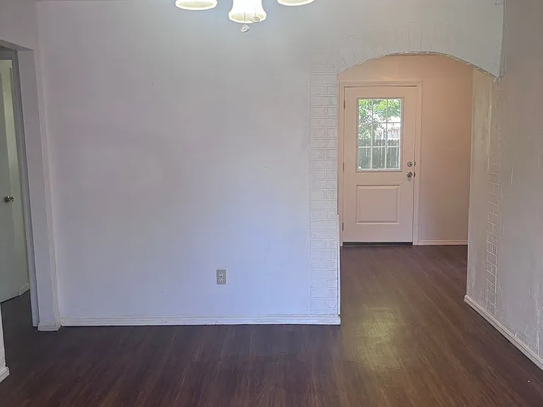 1052 NW 7th Pl — Photo 2