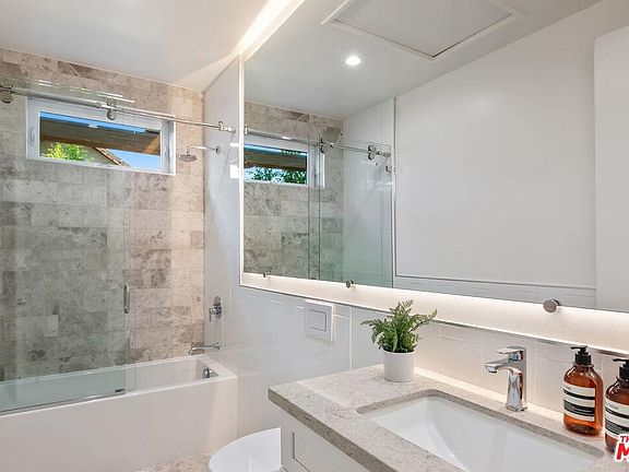 5th image of 1041 N Spaulding Ave #201B
