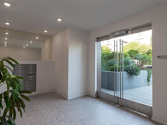 4th image of 1367 N Alta Vista Blvd #303