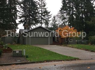10806 NE Sherwood Dr, Vancouver, WA 98686