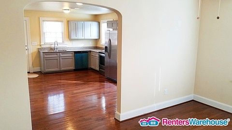 3rd image of 400 Dupuy Ave