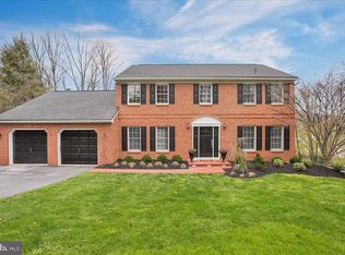 5 Dogleg Dr, Reading, PA 19606