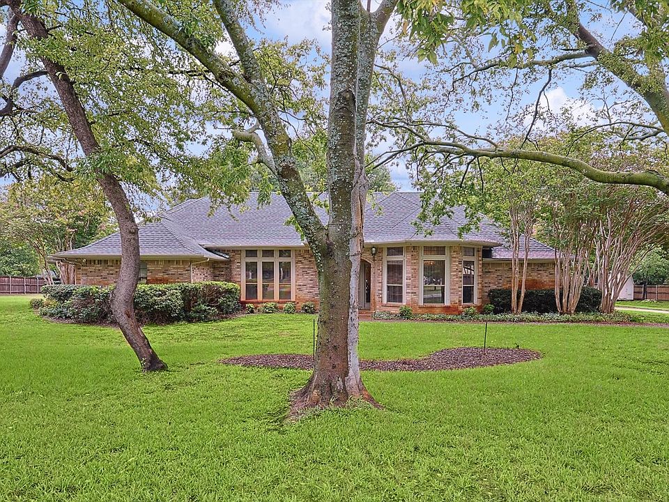 1st image of 350 Brown Cliff Ct