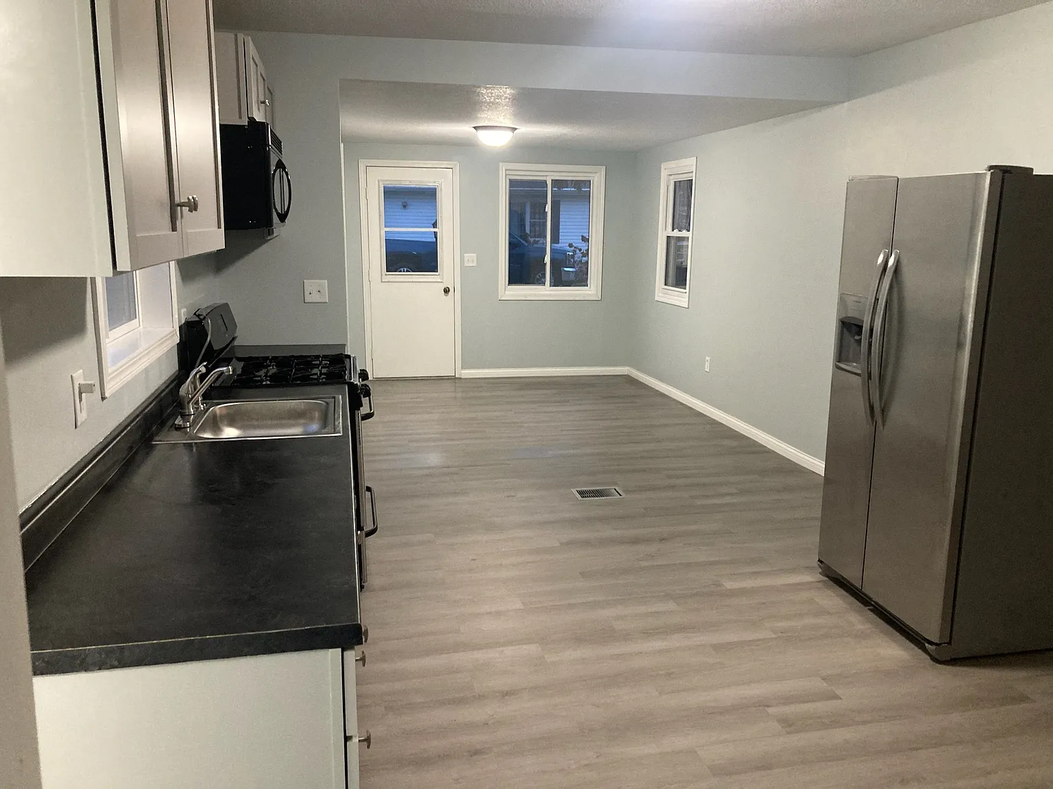 760 Eagle st — Photo 3