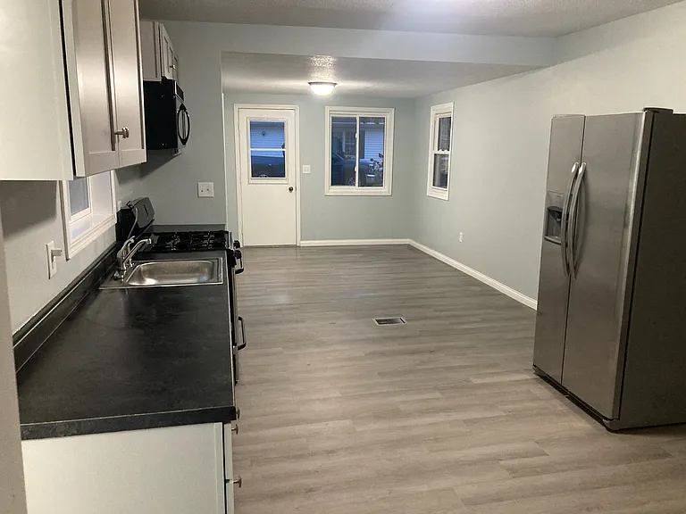 760 Eagle St — Photo 3