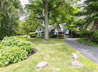 8 Oak Ln, Rochester, NY 14610