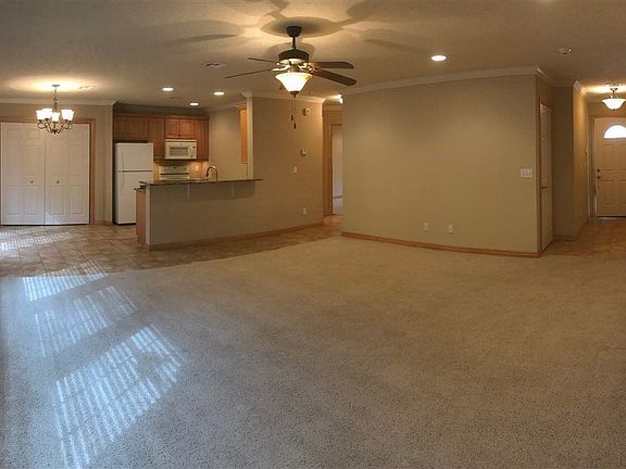 4th image of 1805 Centennial Ct