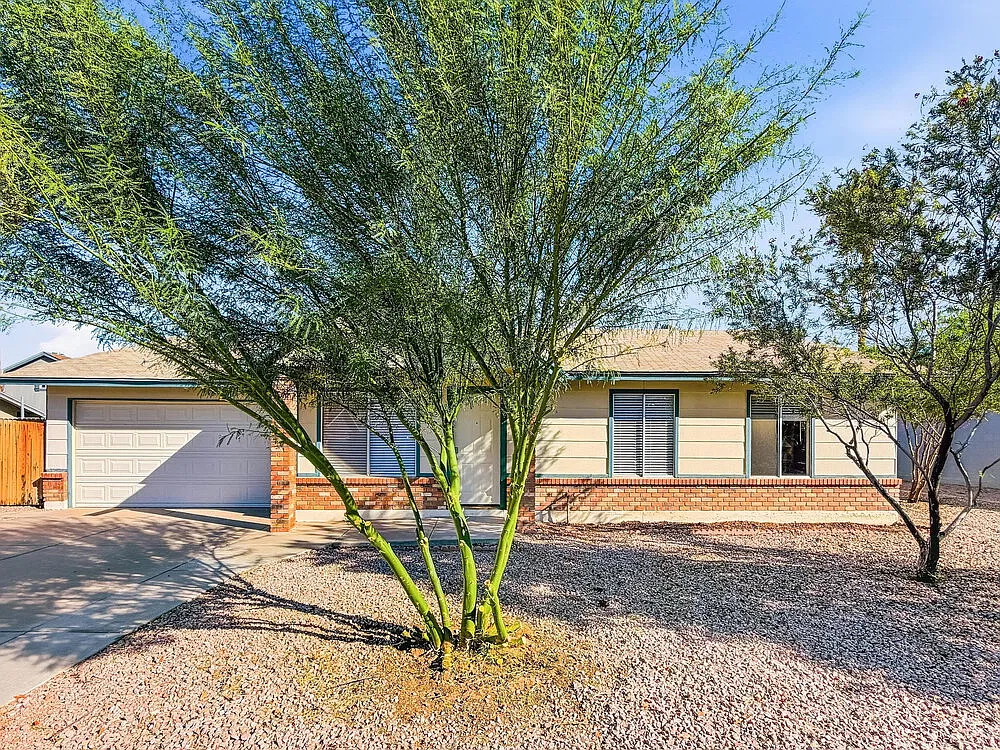 4 bed, 2.0 bath, 1611 sqft, $2,450 — Photo 1
