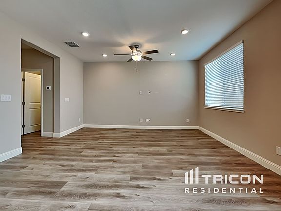 3rd image of 2067 Comstock Ln