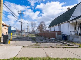 2484 Andrus St, Hamtramck, MI 48212