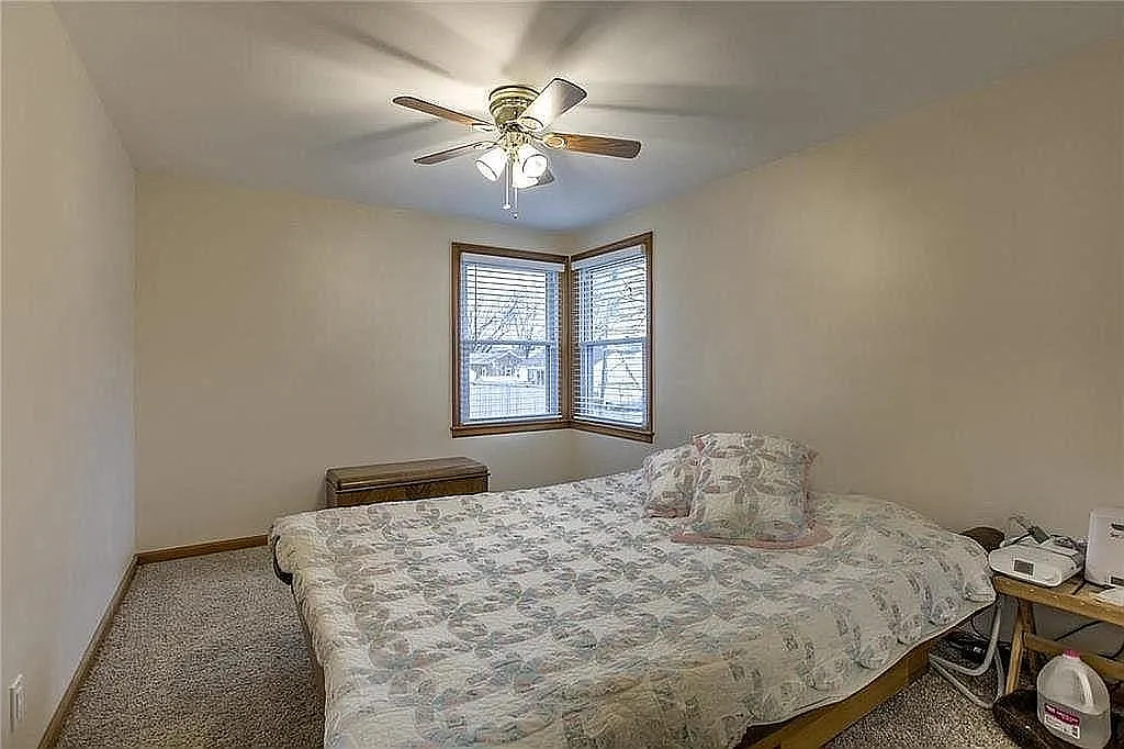 3 bed, 2.0 bath, 1890 sqft, $3,700 — Photo 3