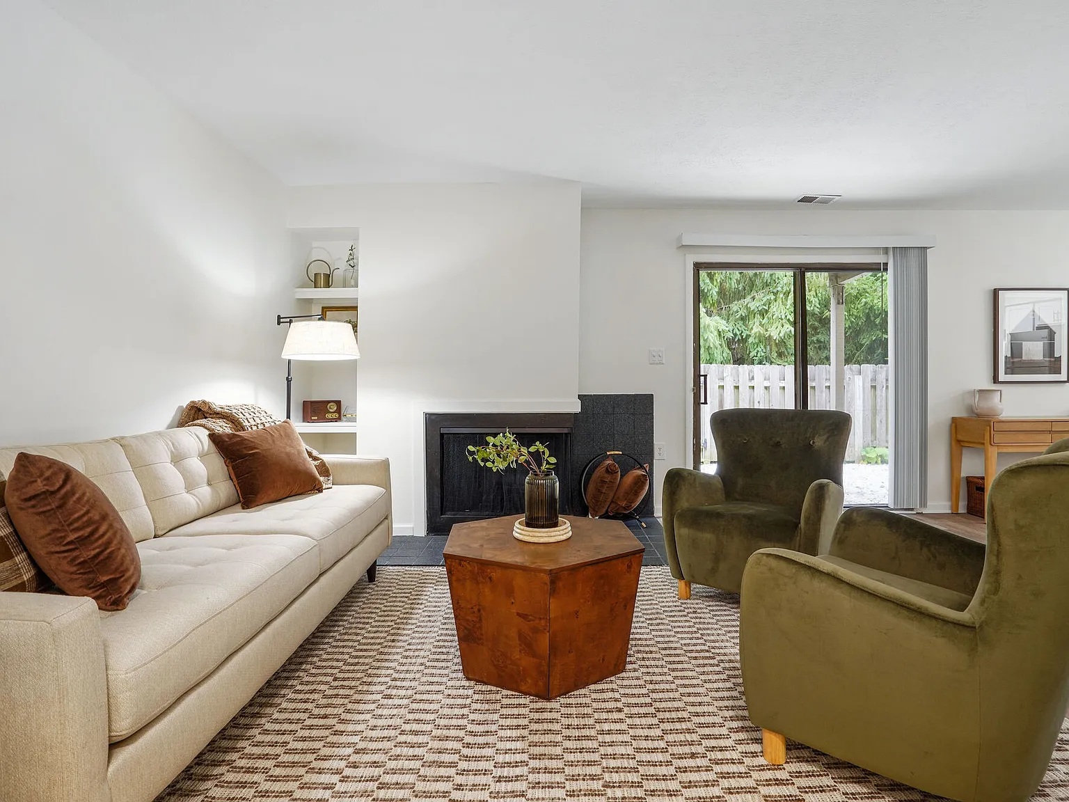 Woodbridge Apartments — Photo 1