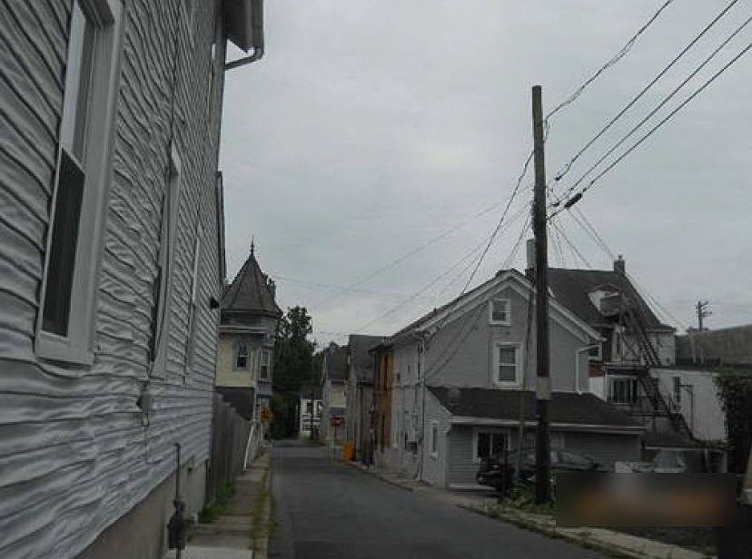 2nd image of 114 Mulberry St