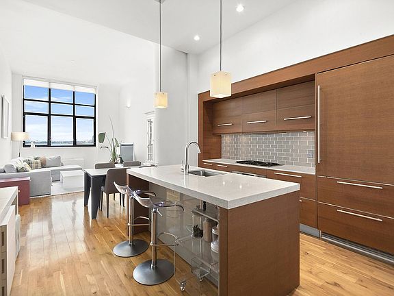 3rd image of 360 Furman St APT 831