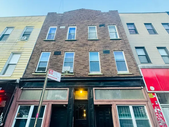 197 Nassau Avenue image 2 of 14