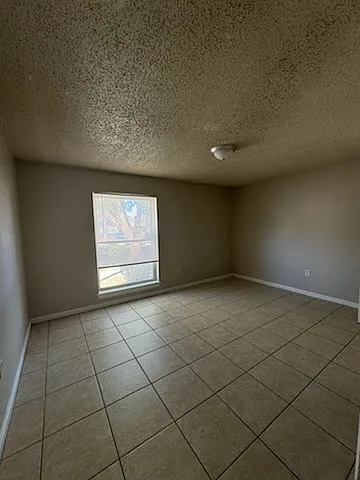 2 bed, 850 sqft, $950 — Photo 2