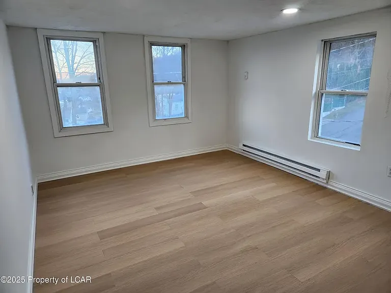 13 Vine St #2 — Photo 2