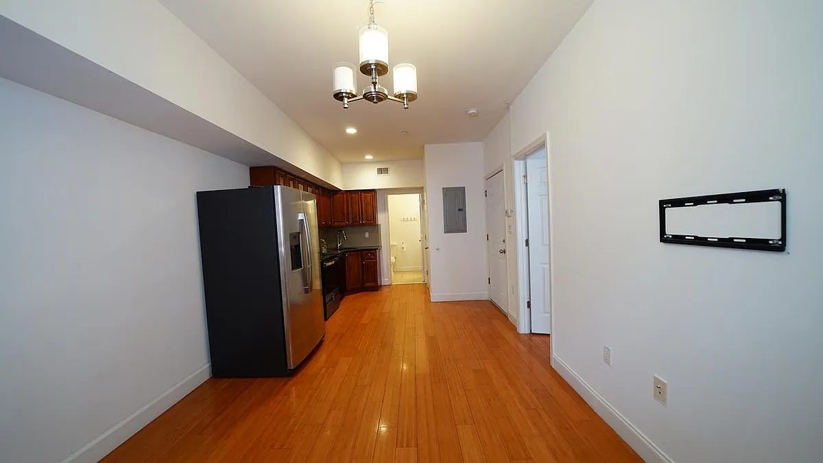 1030 Wood St — Photo 4
