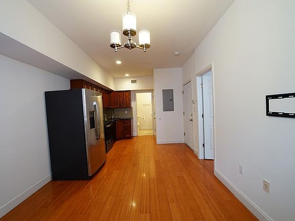 4th image of 1030 Wood St #2F