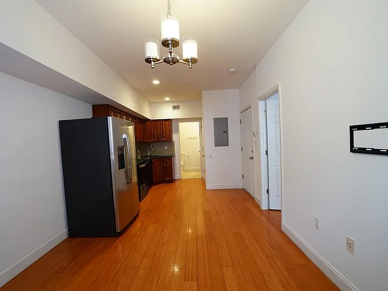 1030 Wood St #2F — Photo 4