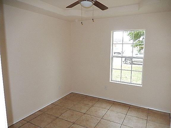 3rd image of 2400 Sara Ave