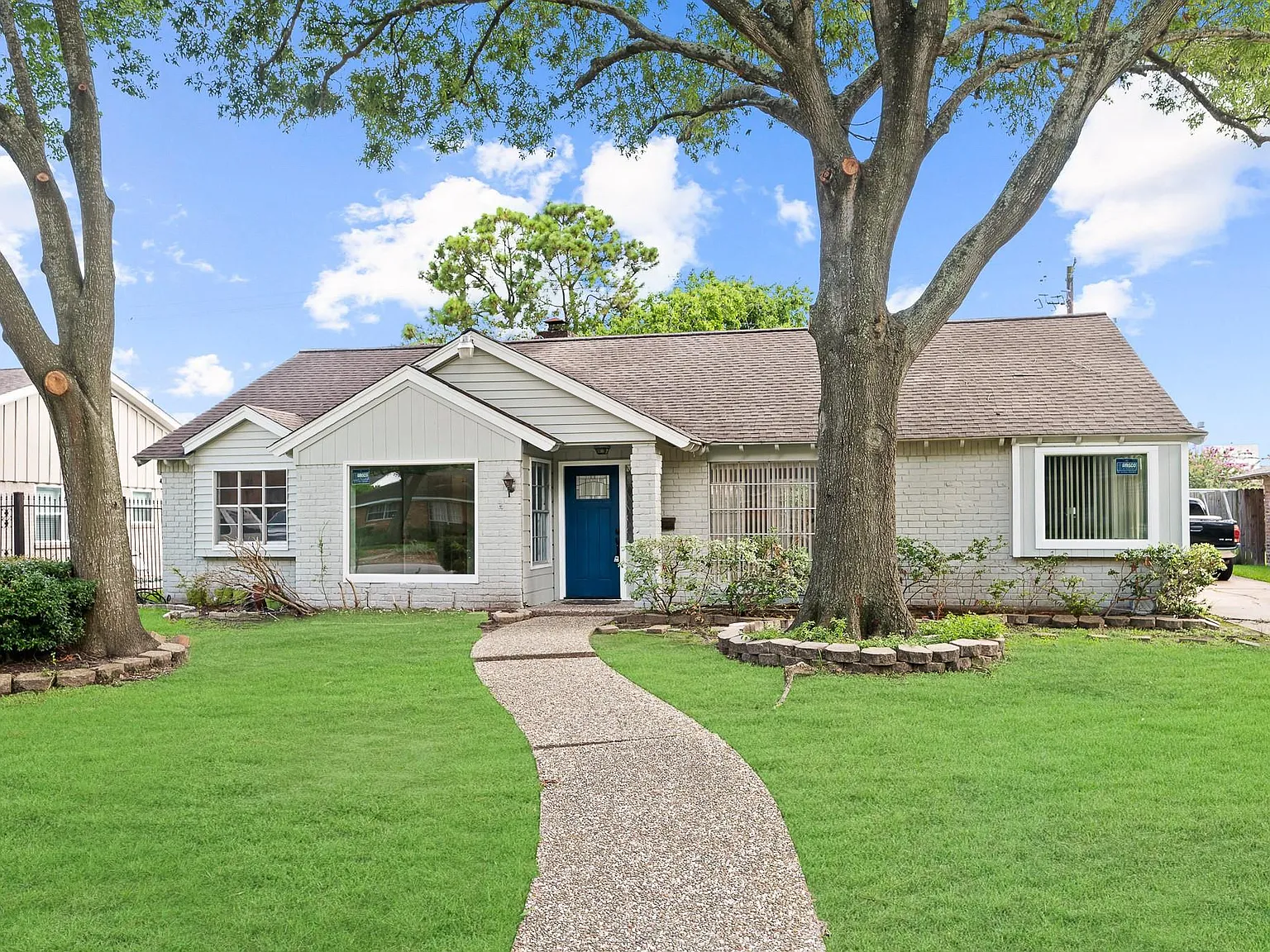 3 bed, 2.5 bath, 2048 sqft, $2,600 — Photo 2