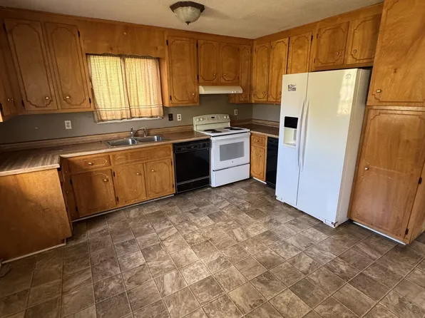 2037 Lintwood Dr, Clarksville, TN 37042