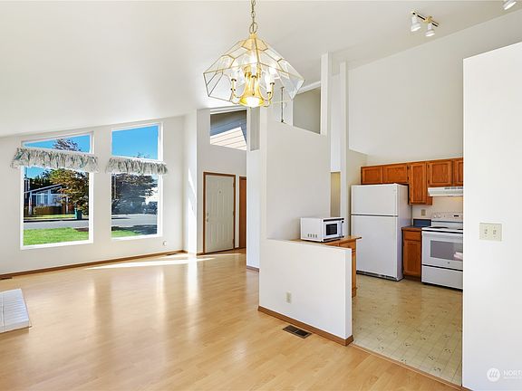 3rd image of 303 White River Drive