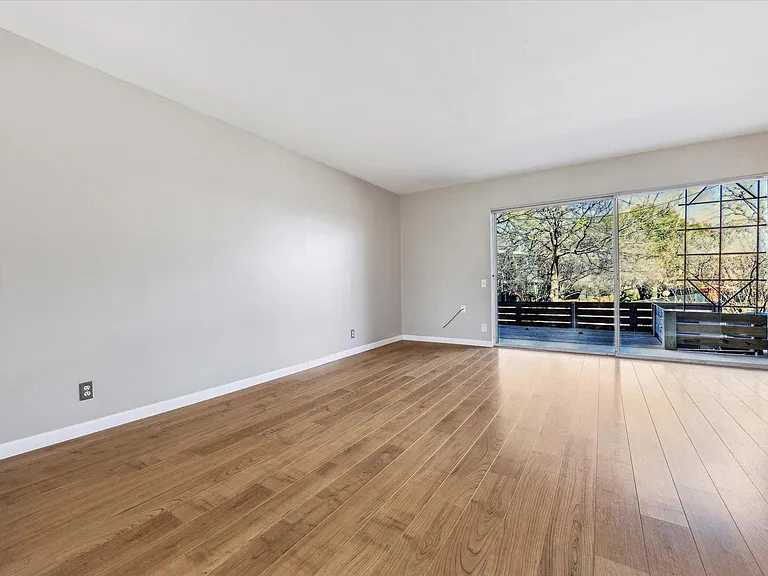 1304 Mariposa Dr #104 — Photo 8