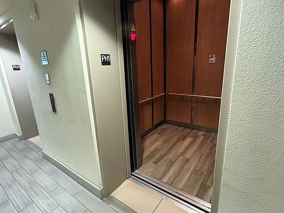 4th image of 1750 N Bayshore Dr APT 5211