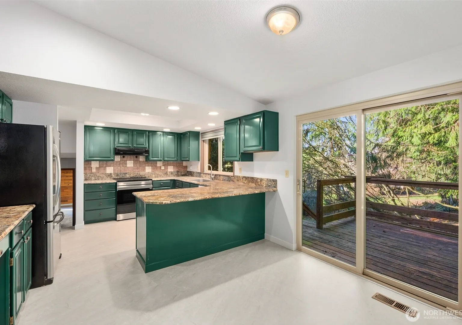 Spacious Home on Private 0.80-Acre Lot in Winterwood Estates — Photo 4