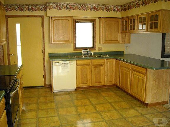 5th image of 24 Mayridge Dr
