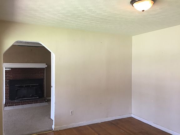 2nd image of 2617 Belle St