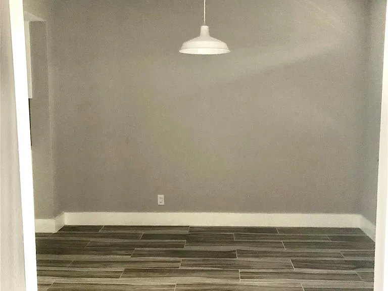 500 NE 2nd St #215 — Photo 10