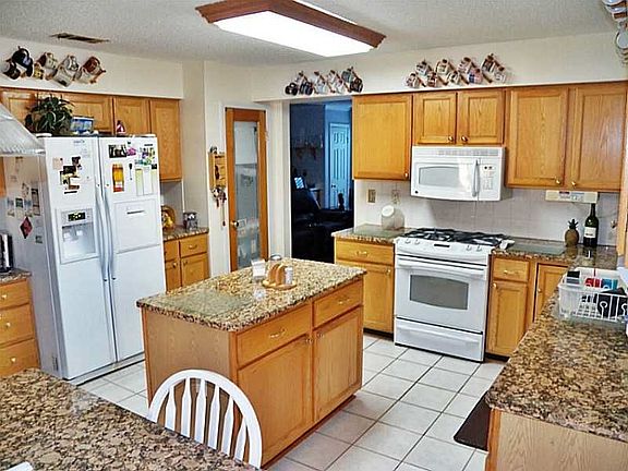5th image of 3139 Meadow Lake Dr E