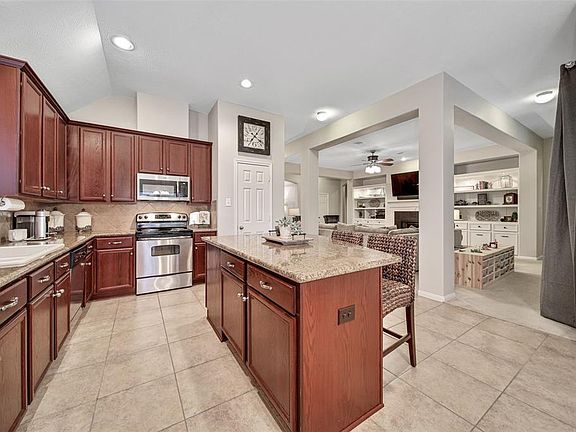 5th image of 3230 Pine Chase Dr