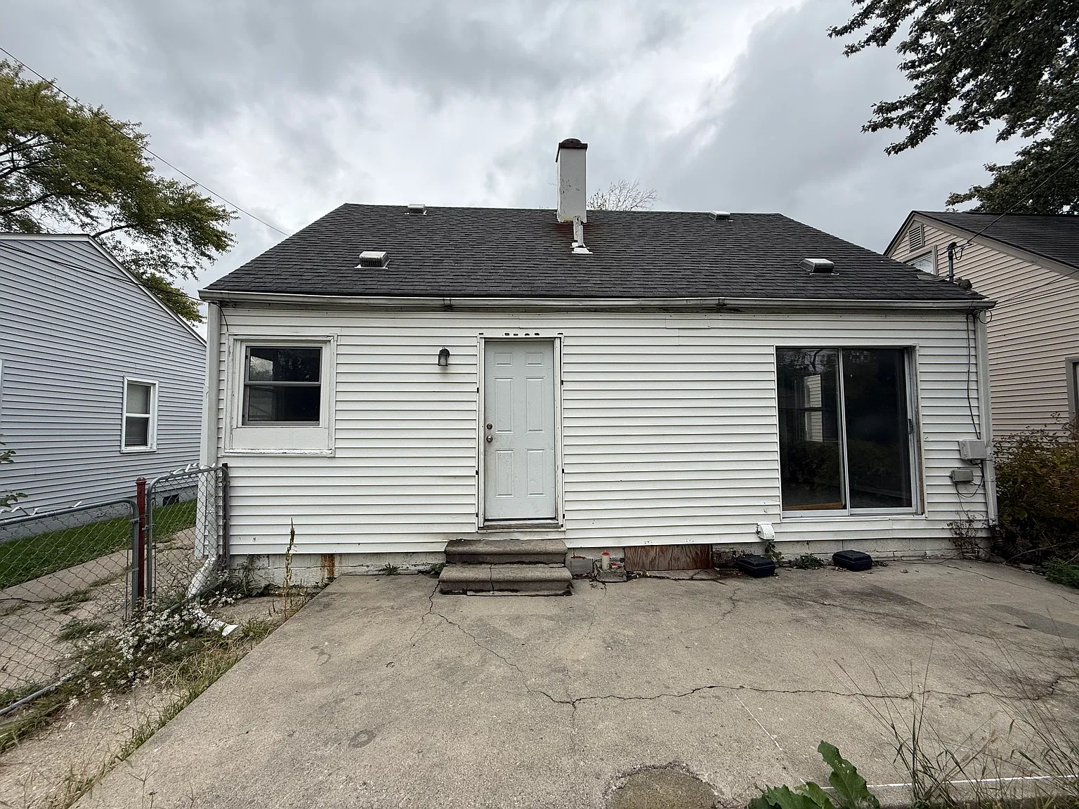 4 bed, 870 sqft, $1,450 — Photo 3