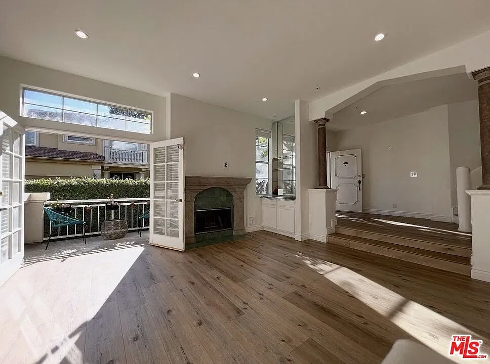 3 bed, 3.0 bath, 1965 sqft, $5,500 — Photo 4