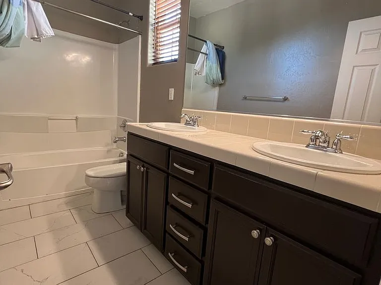 3156 N Applegate Ave — Photo 19