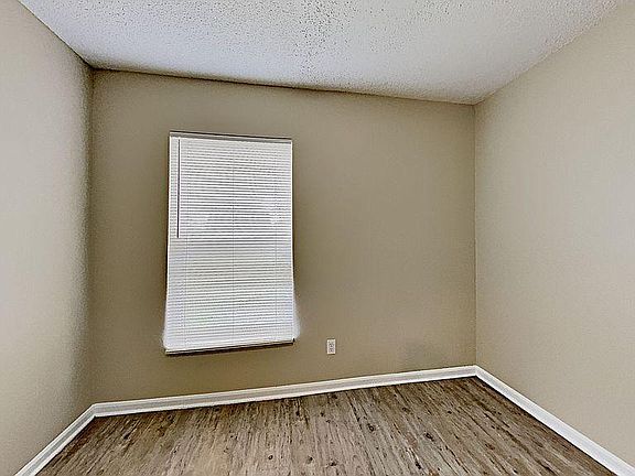 3rd image of 2763 Woodruff Dr