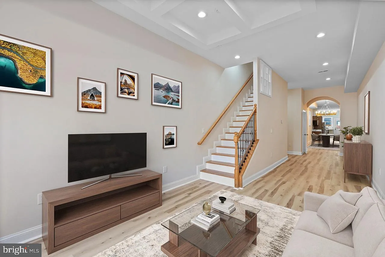 5 bed, 5.5 bath, 3100 sqft, $6,500 — Photo 2